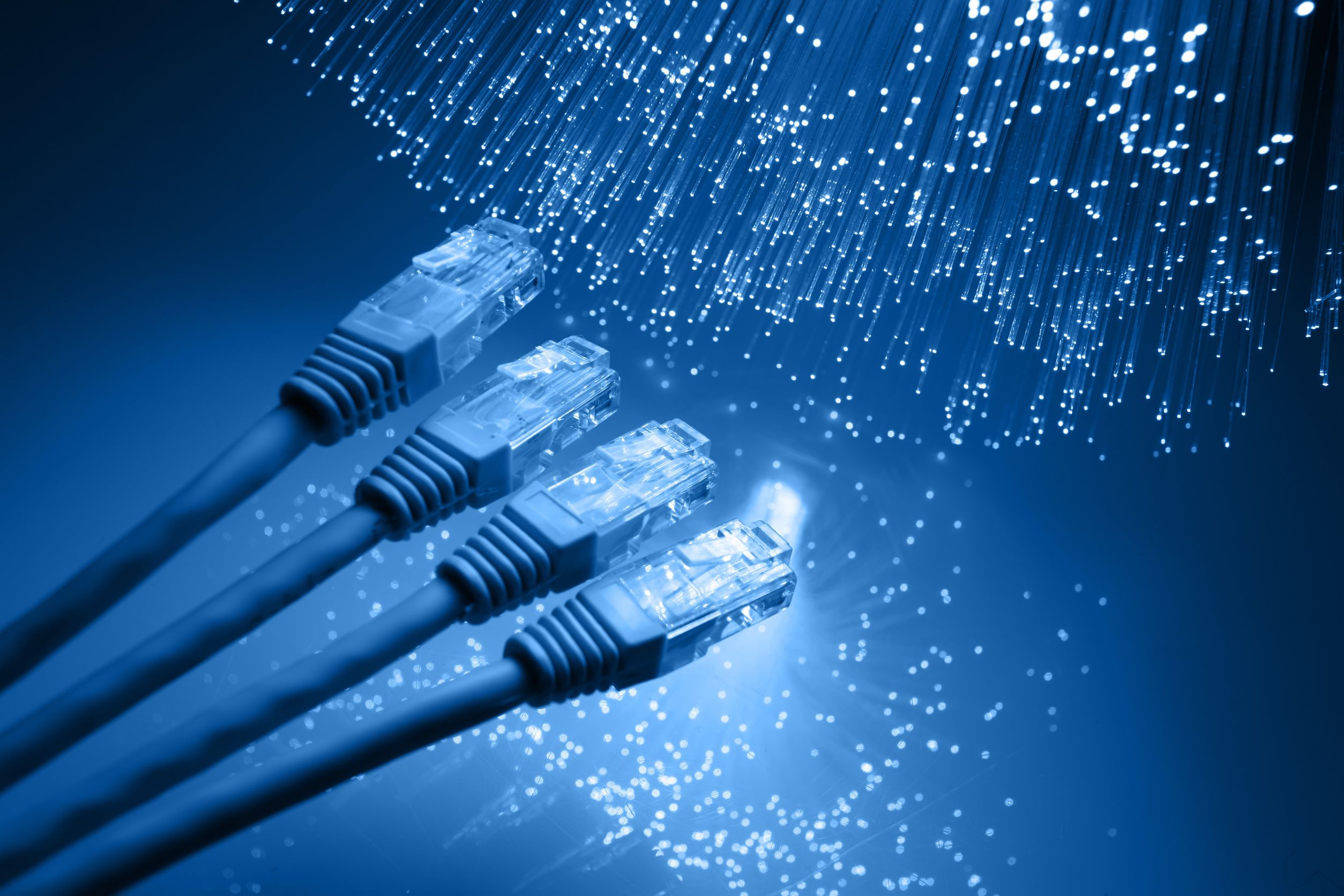 Системы связи интернет. Сети и телекоммуникации. Широкополосный интернет. Высокоскоростной интернет оптоволокно. Система компьютерных телекоммуникаций.