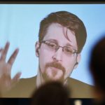 Сноуден не радить чиновникам користуватися WhatsApp і Telegram